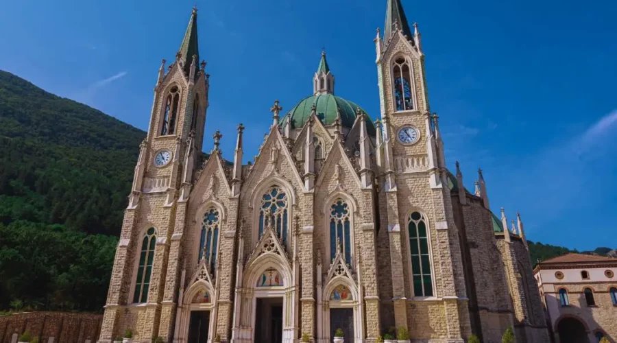 A Ferragosto scopri mete originali, come la Basilica Minore dell'Addolorata in Molise