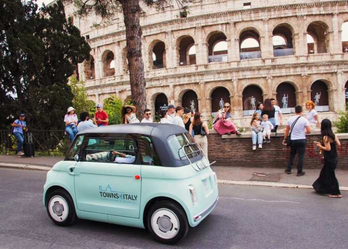 Tour di Roma a bordo di una Topolino, nell'itinerario il Colosseo