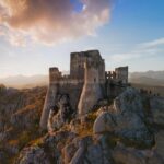 Cosa fare a ferragosto in Abruzzo eventi, attività, e tanti luoghi da scoprire - passeggiata a Rocca Calascio