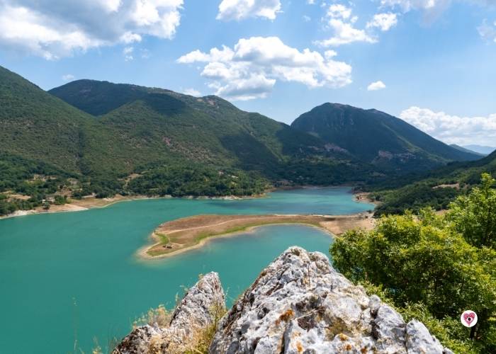 Uno scorcio del Lago del Turano